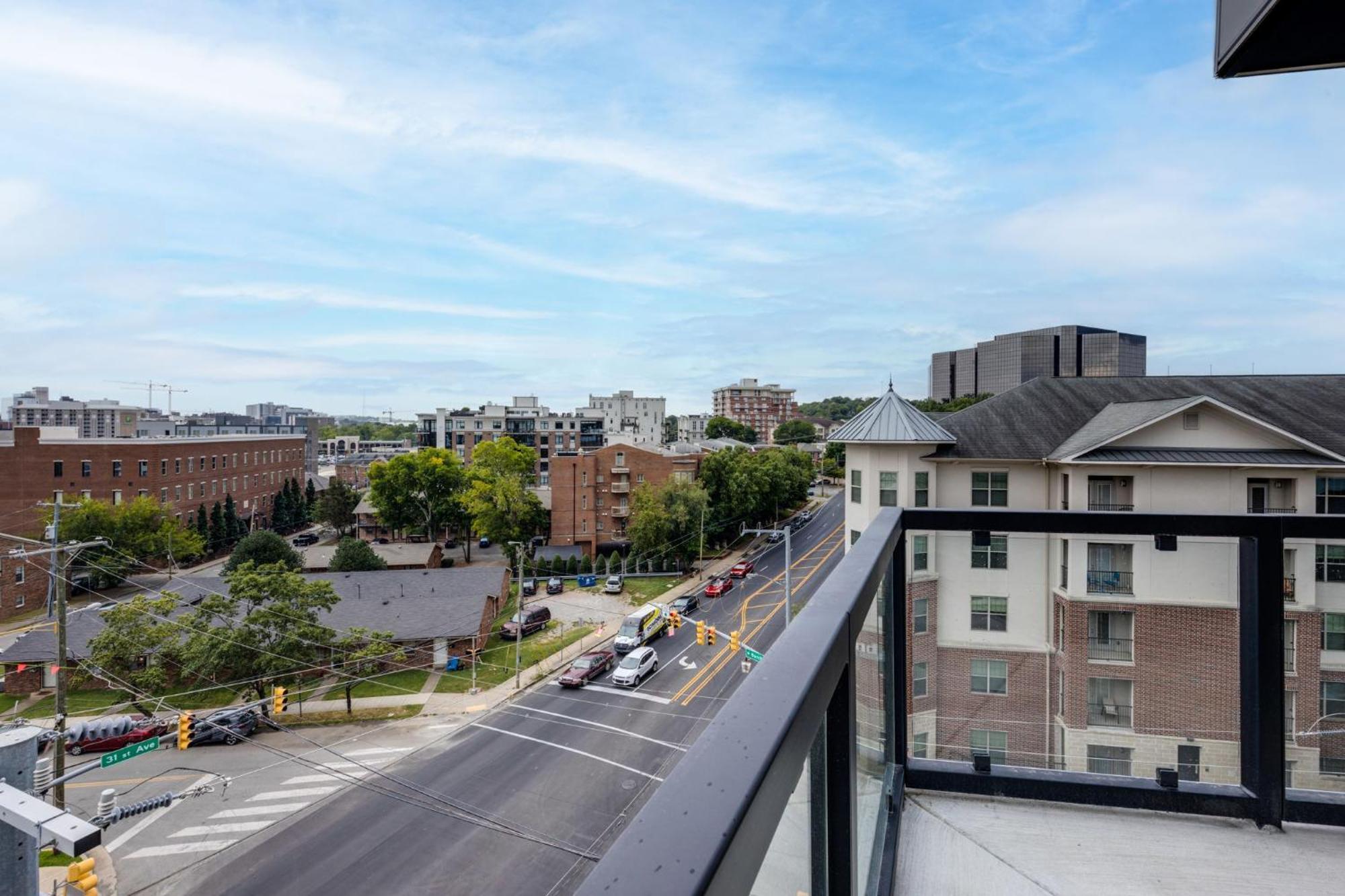 Apartmán Elegant Corner Penthouse With Private Balcony, Skyline Views, Pool, And Gym Nashville Exteriér fotografie